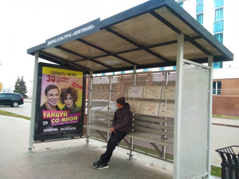 Фотография рекламного носителя, тип: Остановка 1.8x1.2, адрес: Осипенко ул., д.1, Тюмень, Тюменская область, Россия. Сторона A №945007