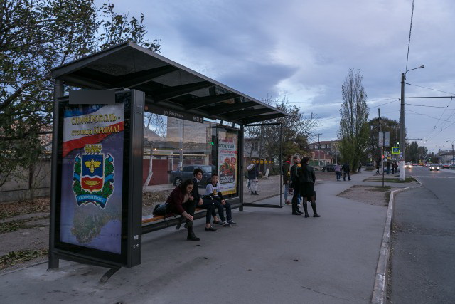 Фотография рекламного носителя, тип: Остановка 1.8x1.2, адрес: Евпаторийское ш., ост. "ул. Ракетная", Симферополь, Республика Крым, Россия. Сторона Б1 №796564