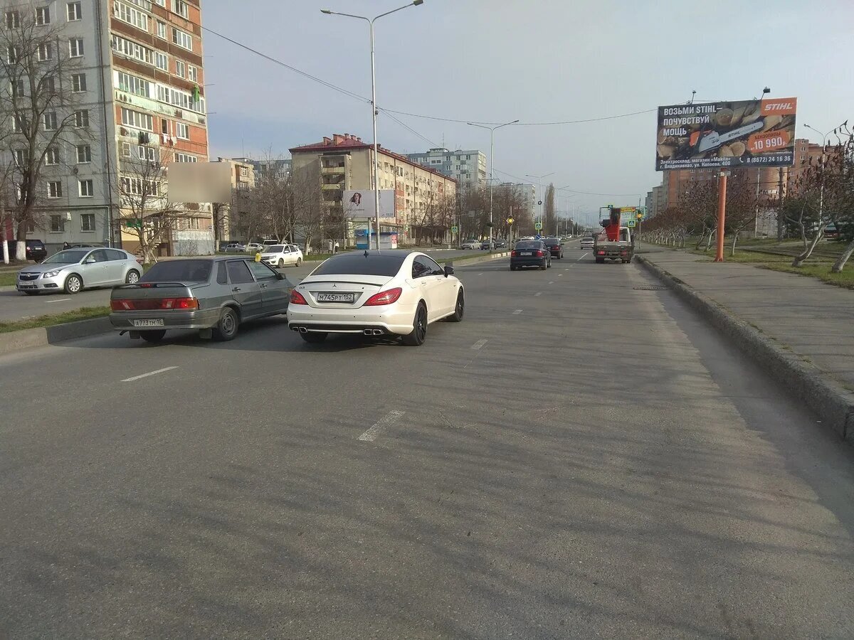 Фотография рекламного носителя, тип: Билборд 3x6, адрес: Доватора пр-т., д.254, Владикавказ, Республика Северная Осетия – Алания, Россия. Сторона А №451677