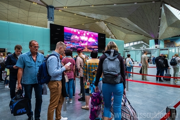 Фотография рекламного носителя, тип: Видеоэкран, адрес: Аэропорт «Пулково», Пулковское ш., д.41, Санкт-Петербург, Россия. Сторона/вариант №1056163