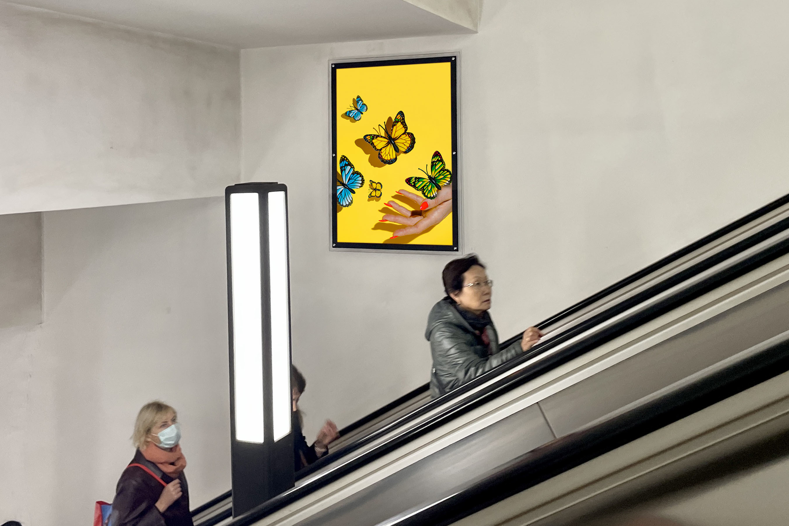 Фотография рекламного носителя, тип: Кристалайт, адрес: Станция метро «Ленинский проспект», линия Калужско-Рижская, Москва, Россия. Сторона/вариант №1001823