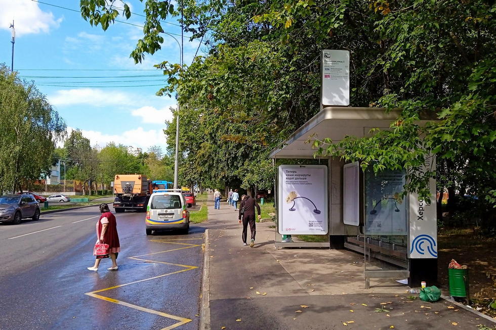 Фотография рекламного носителя, тип: Остановка 1.8x1.2, адрес: Херсонская ул., д.6, Москва, Россия. Сторона А №955940