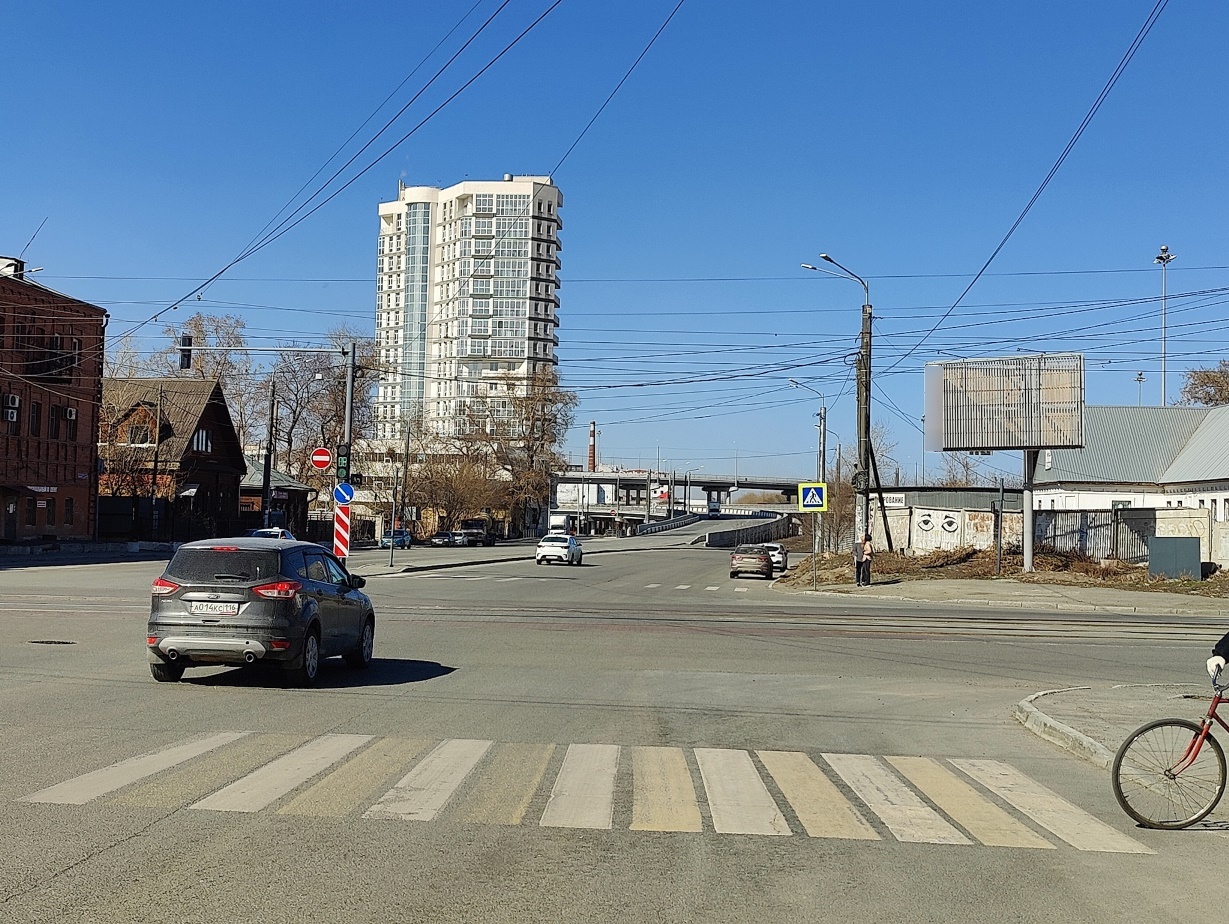 Фотография рекламного носителя, тип: Билборд 3x6, адрес: Труда ул., X Свободы ул., Челябинск, Челябинская область, Россия. Сторона А1-A3 №1013682