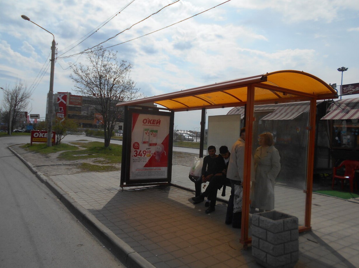 Фотография рекламного носителя, тип: Остановка 1.8x1.2, адрес: Малиновского ул., ост. СовР "ТЦ Золотой Вавилон", поз.1, Ростов-на-Дону, Ростовская область, Россия. Сторона А1-А5 №622181