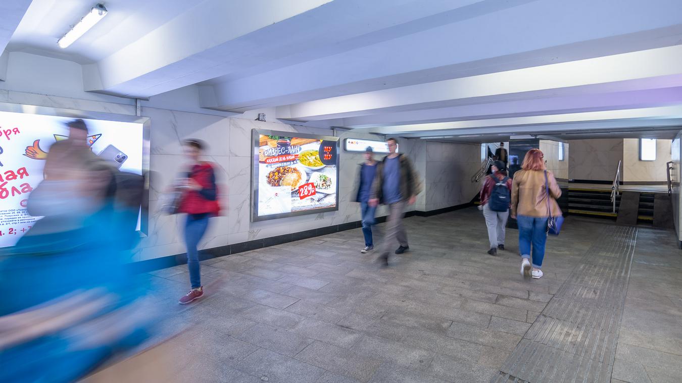 Фотография рекламного носителя, тип: Лайтбокс, адрес: Станция метро «Китай-город», линия Калужско-Рижская, Москва, Россия. Сторона/вариант 8 №973516