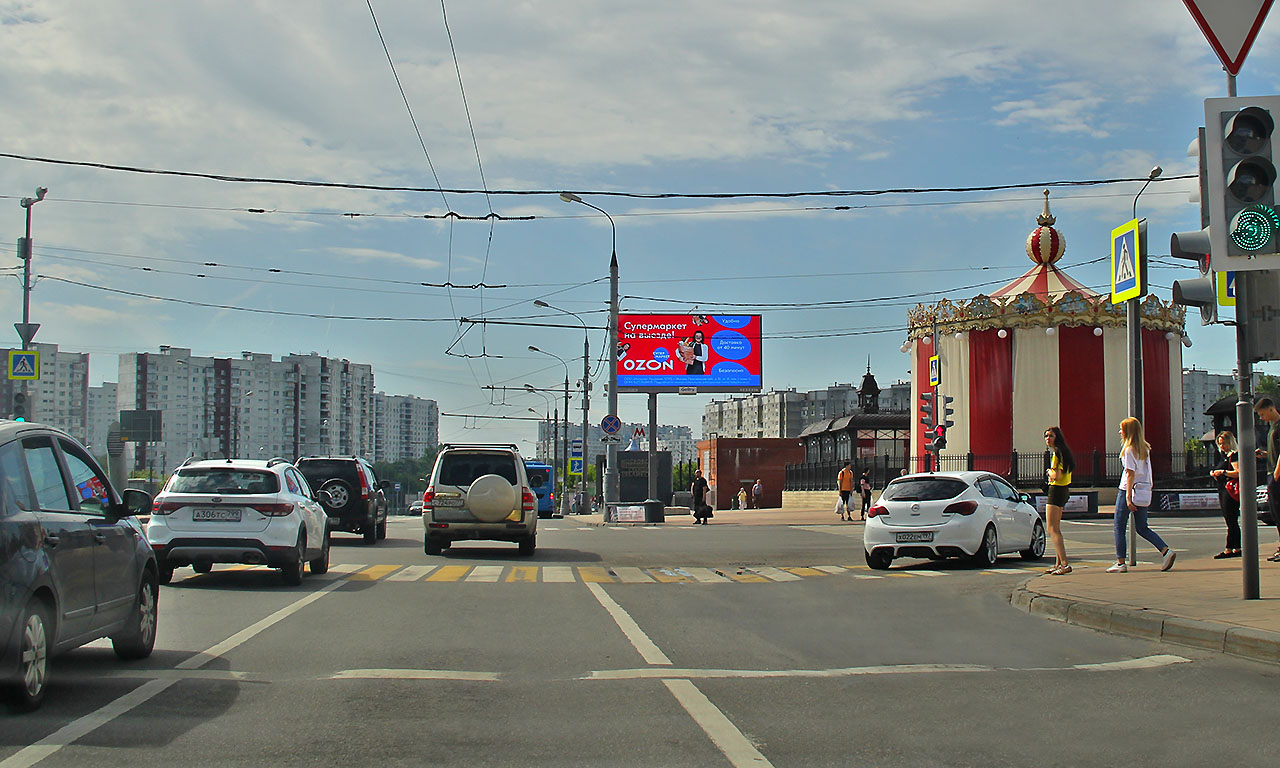Фотография рекламного носителя, тип: Билборд 3x6, адрес: Ясеневая ул., вл.24, Москва, Россия. Сторона Аh1-Аh4 №938557