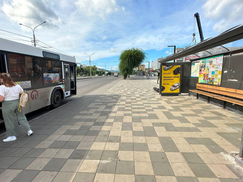 Фотография рекламного носителя, тип: Остановка 1.8x1.2, адрес: Красноярский рабочий пр-т., д.122, ост. ТЦ Красноярье, поз.2, Красноярск, Красноярский край, Россия. Сторона А №1029632