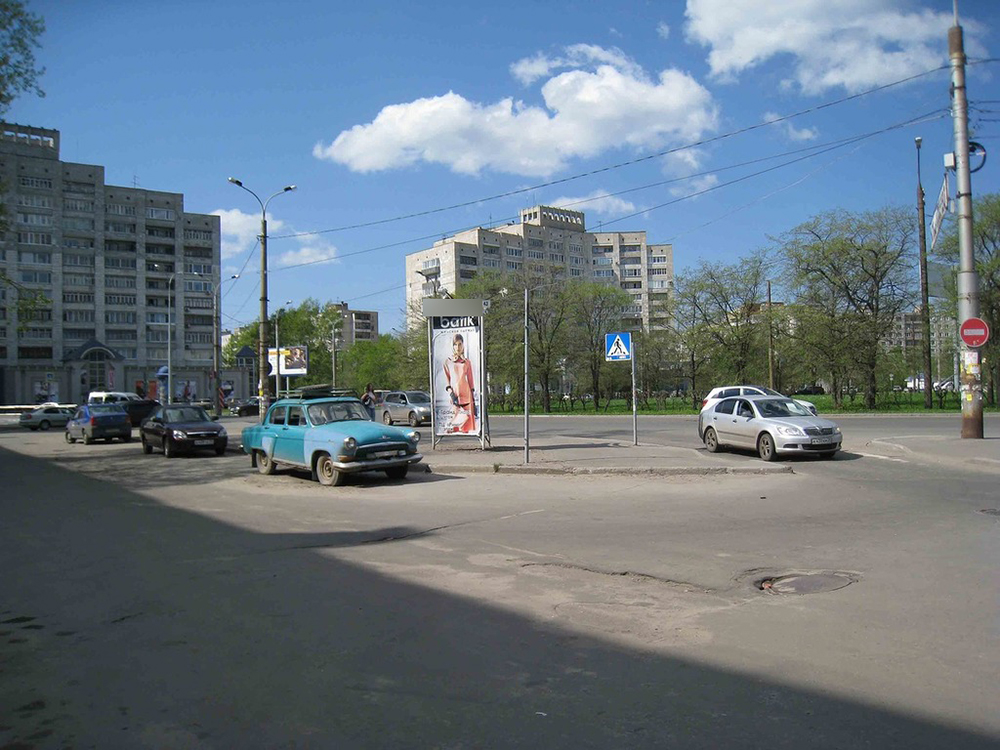 Фотография рекламного носителя, тип: Пиллар 3x1.4, адрес: Дружбы народов пл., Архангельск, Архангельская область, Россия. Сторона С №615906