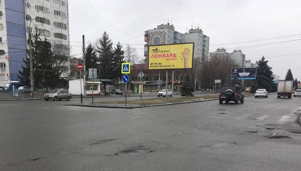 Фотография рекламного носителя, тип: Билборд 3x6, адрес: Владикавказская ул. Х Цоколаева ул., поз.1, Владикавказ, Республика Северная Осетия – Алания, Россия. Сторона Б1-Б3 №451821