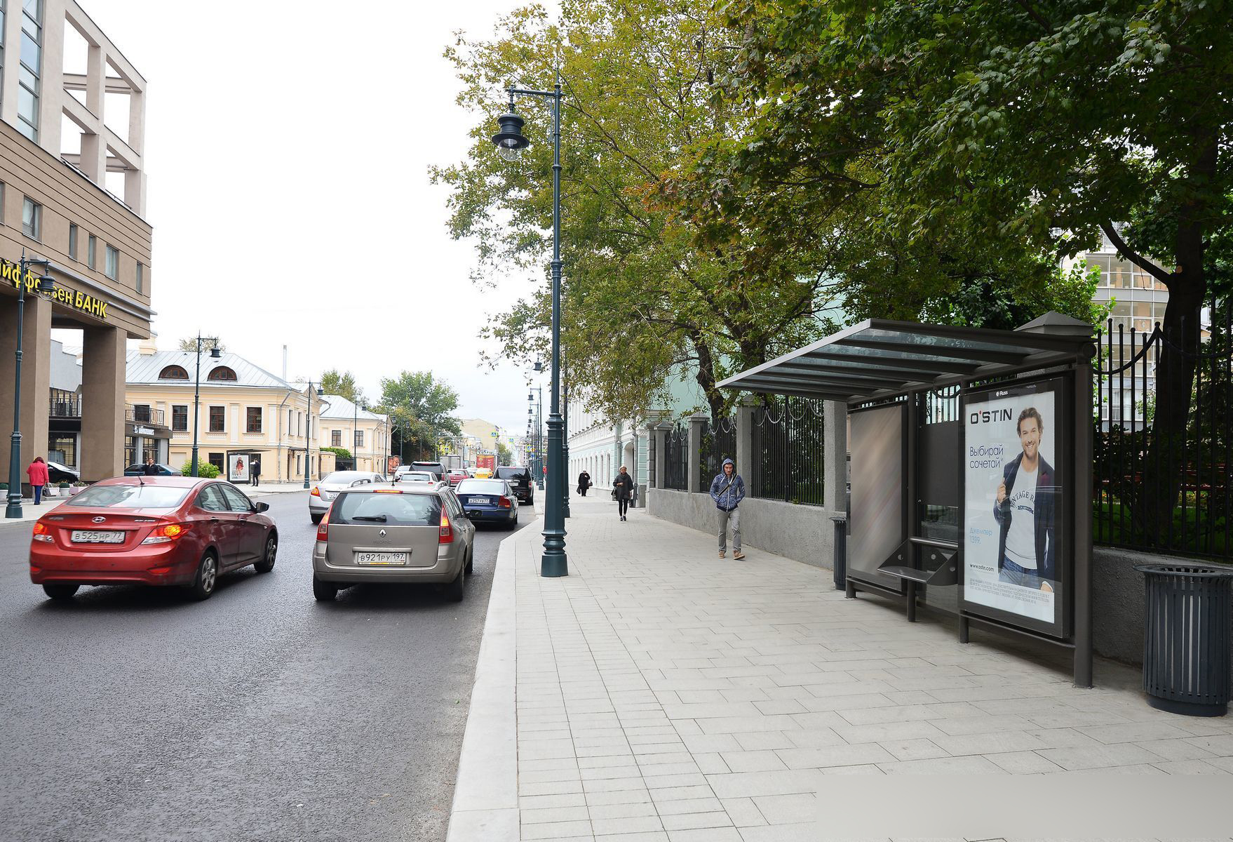 Фотография рекламного носителя, тип: Остановка 1.8x1.2, адрес: Дмитровка М. ул., Москва, Россия. Сторона А №335420