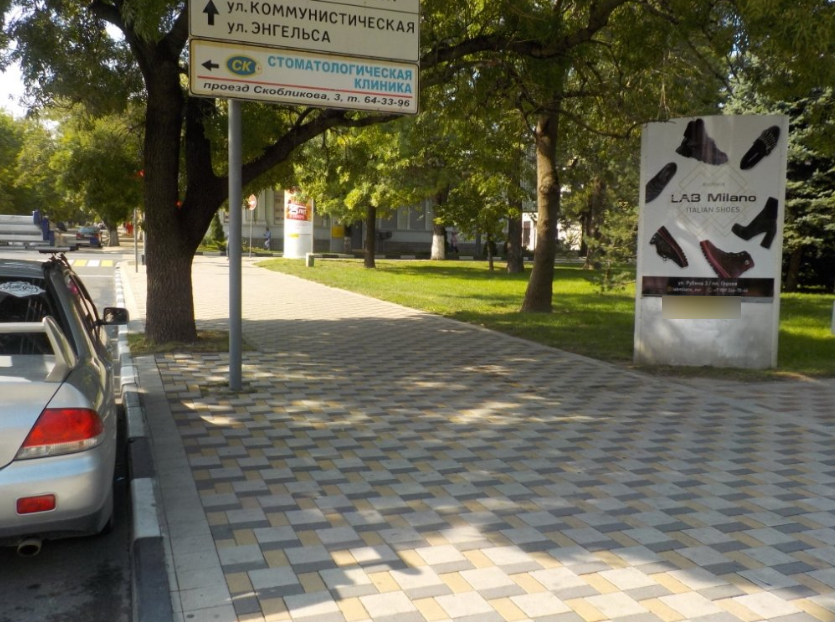 Фотография рекламного носителя, тип: Нестандартный ситиформат, адрес: Советов ул. Х Новороссийской Республики ул., поз.1, Новороссийск, Краснодарский край, Россия. Сторона A №702659