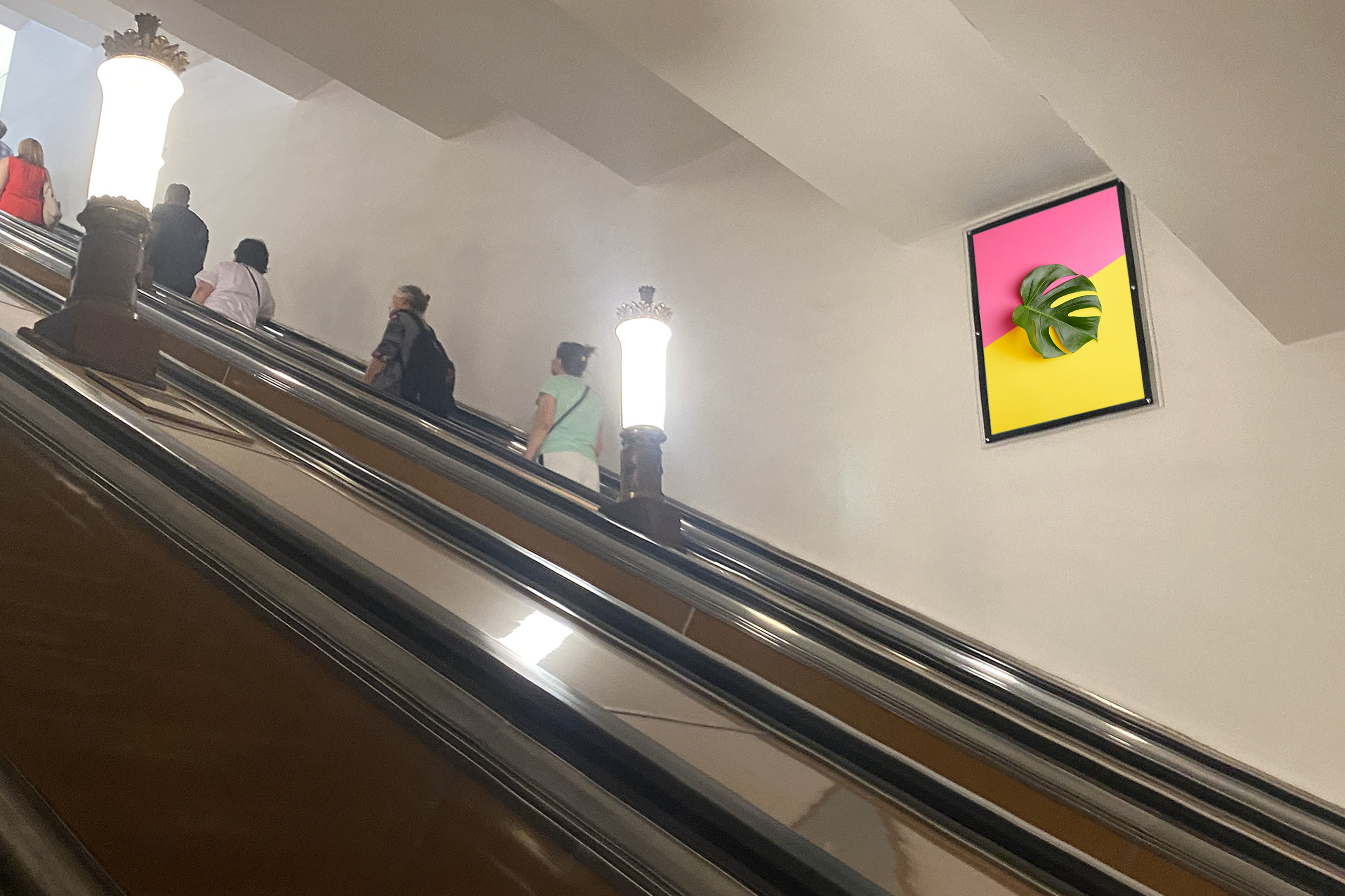 Фотография рекламного носителя, тип: Кристалайт, адрес: Станция метро «Ленинский проспект», линия Калужско-Рижская, Москва, Россия. Сторона/вариант №1001820