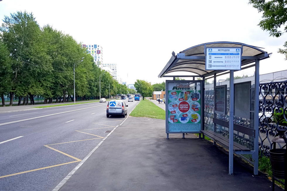 Фотография рекламного носителя, тип: Остановка 1.8x1.2, адрес: Березовая ал., д.8, Москва, Россия. Сторона А №317632