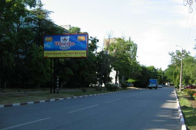 Фотография рекламного носителя, тип: Билборд 3x6, адрес: Федько ул., д.43, Феодосия, Республика Крым, Россия. Сторона B №537659
