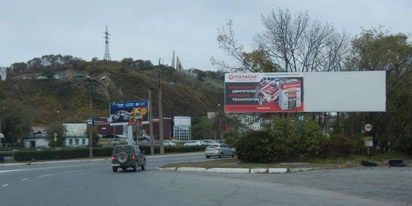 Фотография рекламного носителя, тип: Билборд 3x6, адрес: Малиновского ул., д.46 стр. 4, Находка, Приморский край, Россия. Сторона А №1057073