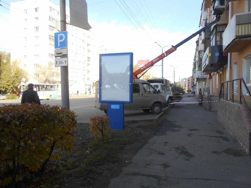 Фотография рекламного носителя, тип: Ситиформат 1.8x1.2, адрес: Маркса пр-т., д.69, Омск, Омская область, Россия. Сторона А №1009953