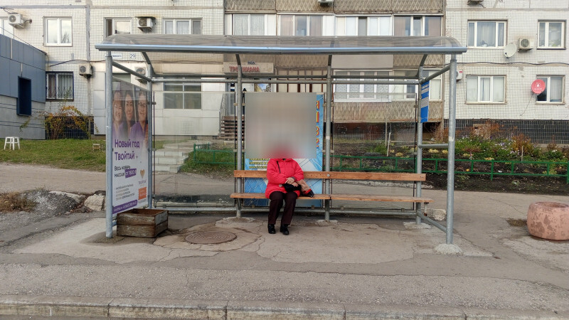 Фотография рекламного носителя, тип: Остановка 1.8x1.2, адрес: Дзержинского ул., д.29, Новый торговый центр, Новокуйбышевск, Самарская область, Россия. Сторона A1 №1081297