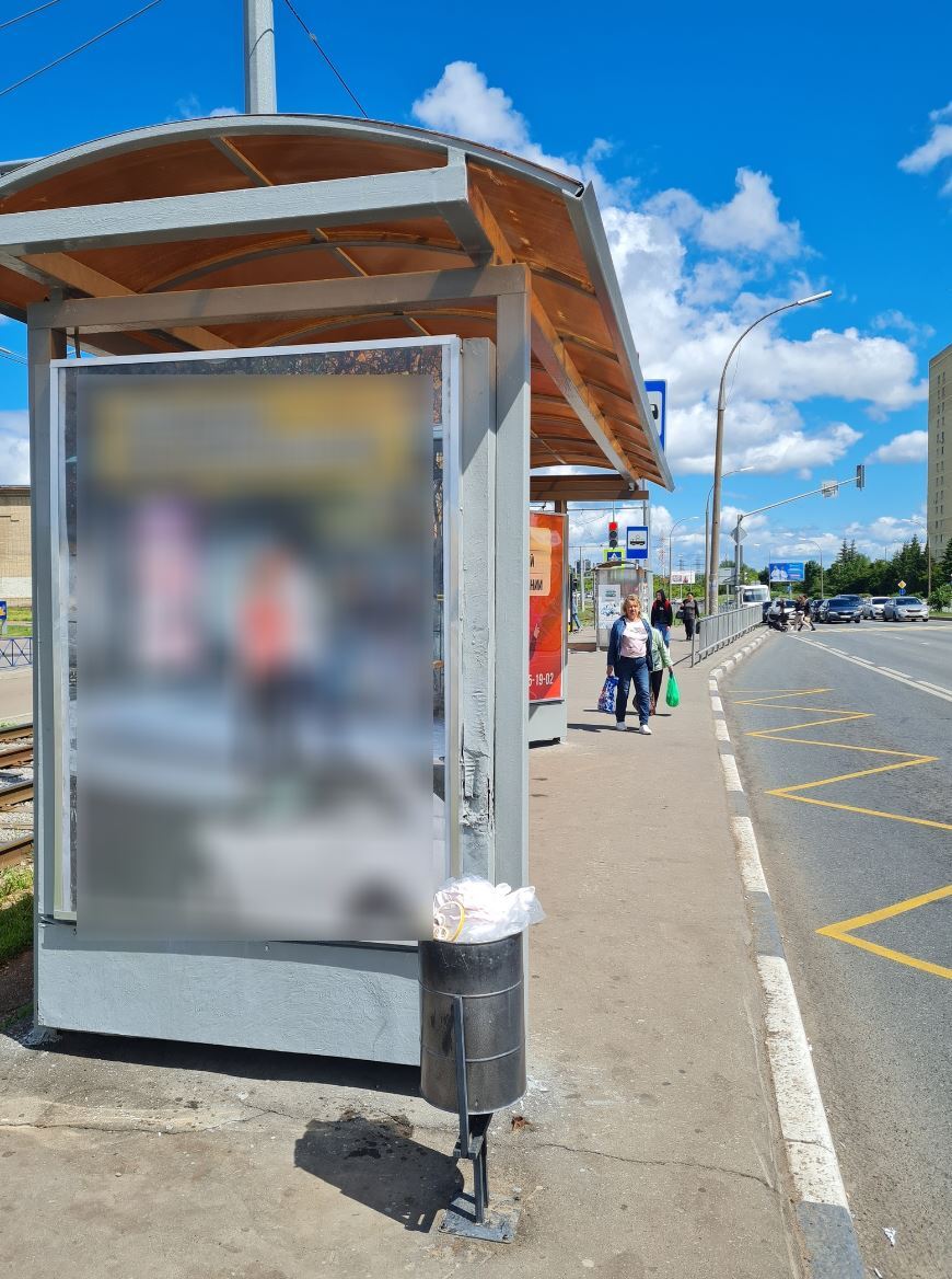 Фотография рекламного носителя, тип: Остановка 1.8x1.2, адрес: Набережночелнинский пр-т., ост. "Пединститут", Набережные Челны, Республика Татарстан, Россия. Сторона A2 №1007988