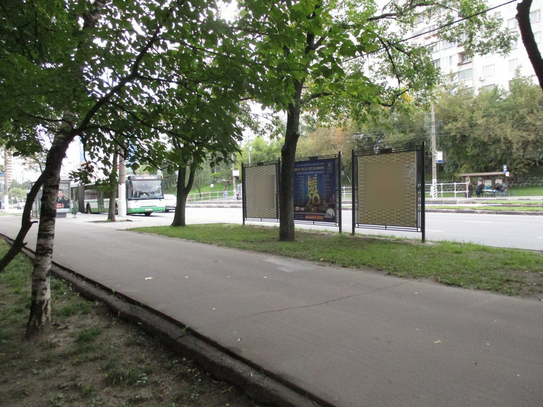 Фотография рекламного носителя, тип: Афиша 1.75x1.8, адрес: Чертановская ул., д.21, стенд 1, Москва, Россия. Сторона А2 №866653