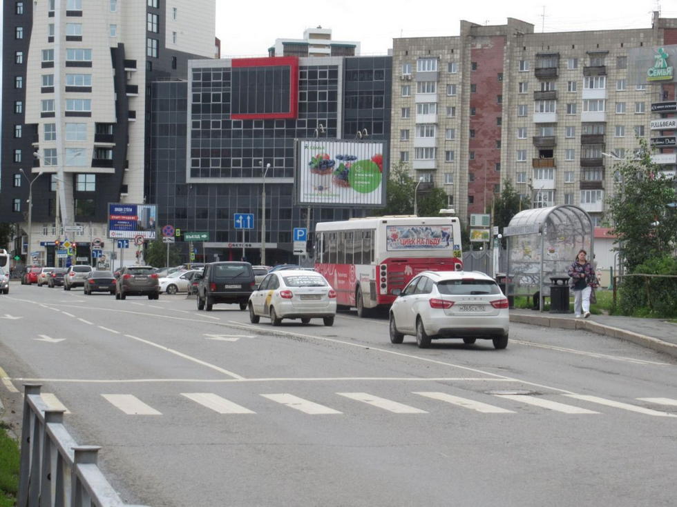 Фотография рекламного носителя, тип: Ситиборд 2.7x3.7, адрес: Н. Островского ул. Х Революции ул., д.13, Пермь, Пермский край, Россия. Сторона A1-A3 №755857