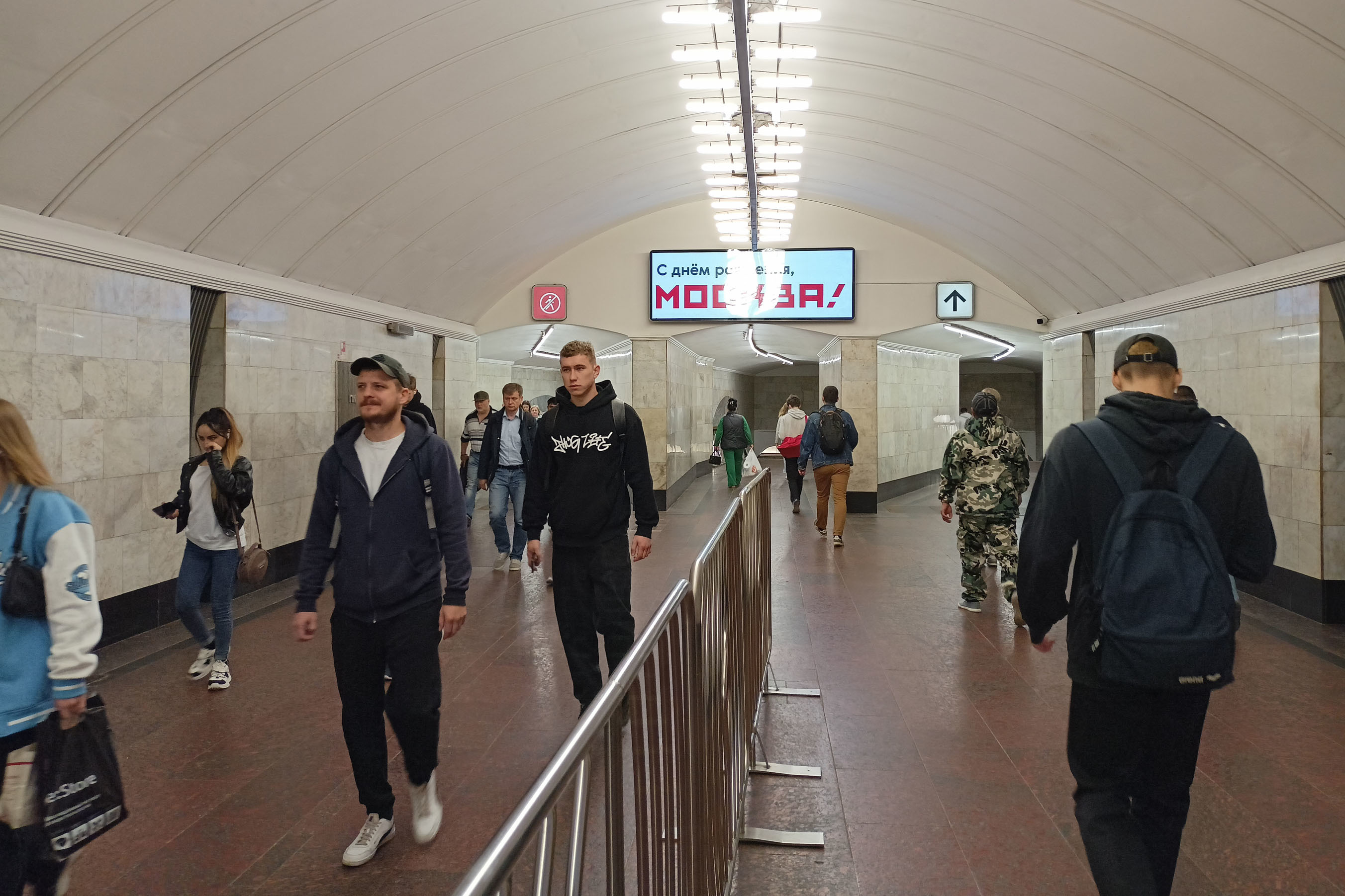 Фотография рекламного носителя, тип: Видеоэкран, адрес: Станция метро «Чкаловская», линия Люблинско-Дмитровская, Москва, Россия. Сторона/вариант А1 №1055783