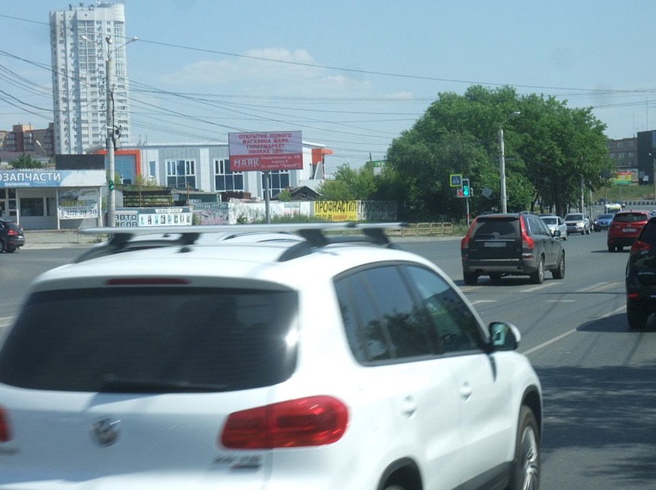 Фотография рекламного носителя, тип: Билборд 3x6, адрес: Бр. Кашириных ул. Х Краснознаменная ул., д.41/1, Челябинск, Челябинская область, Россия. Сторона B1-B10 №535447