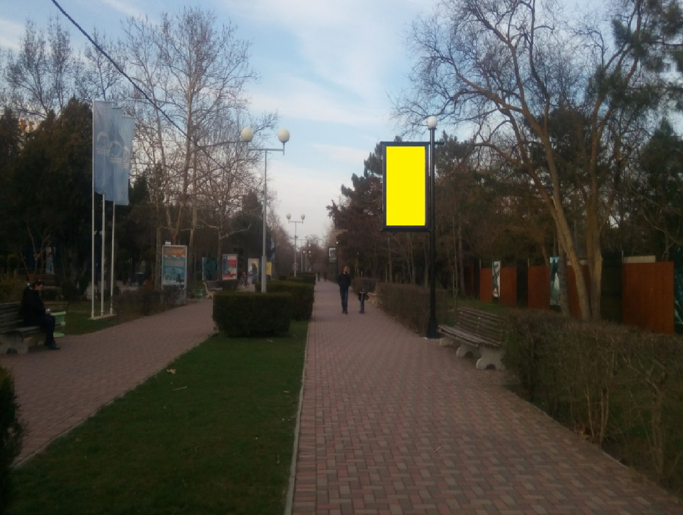 Фотография рекламного носителя, тип: Панель-кронштейн, адрес: Центральный парк культуры и отдыха им. Фрунзе, дельфинарий, поз.1, Евпатория, Республика Крым, Россия. Сторона А №771931