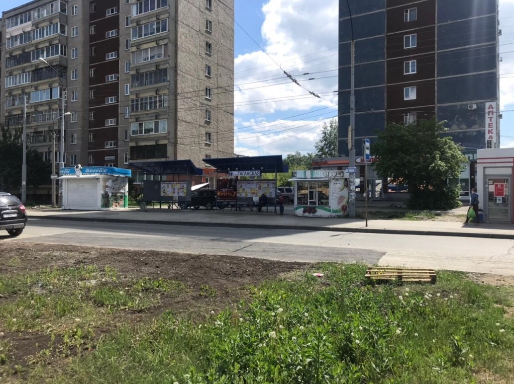 Фотография рекламного носителя, тип: Остановка 1.8x1.2, адрес: Фрезеровщиков ул., ост.Таганская, Екатеринбург, Свердловская область, Россия. Сторона A1 №1094983