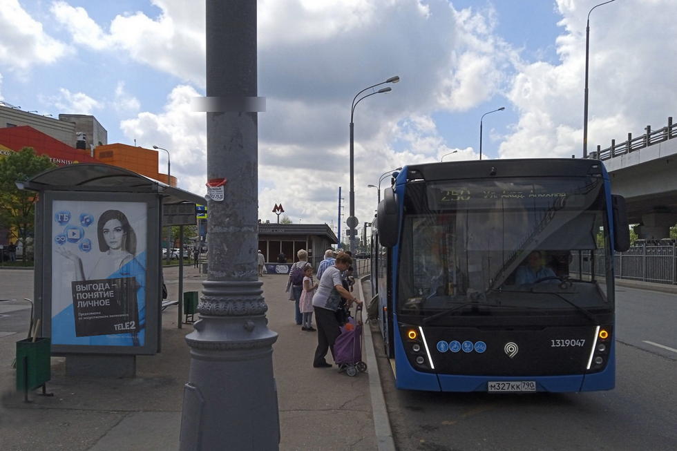 Фотография рекламного носителя, тип: Остановка 1.8x1.2, адрес: Профсоюзная ул., вл.129, стр.1, Москва, Россия. Сторона Б №322157