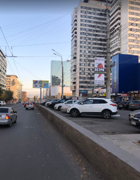 Фотография рекламного носителя, тип: Панель-кронштейн, адрес: Краснознаменская ул., ТЦ ПИРАМИДА, поз.1, Волгоград, Волгоградская область, Россия. Сторона A №1096183