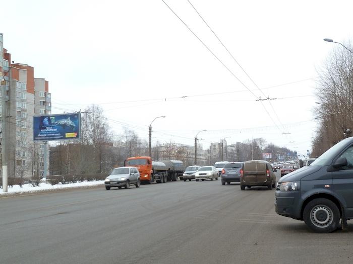 Фотография рекламного носителя, тип: Билборд 3x6, адрес: Московская ул., д.118, Киров, Кировская область, Россия. Сторона В1-B3 №626378