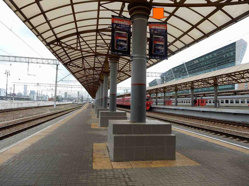 Фотография рекламного носителя, тип: Флаг, адрес: Киевского вокзала пл., д.1, путь №5, поз.146, Москва, Россия. Сторона А №985199