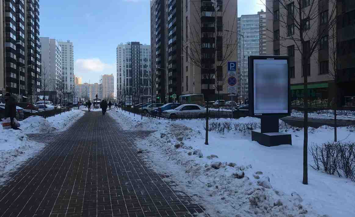 Фотография рекламного носителя, тип: Ситиформат 1.8x1.2, адрес: Мурино пос., Менделеева б-р., д.10, поз.1, Ленинградская область, Россия. Сторона A №1047080