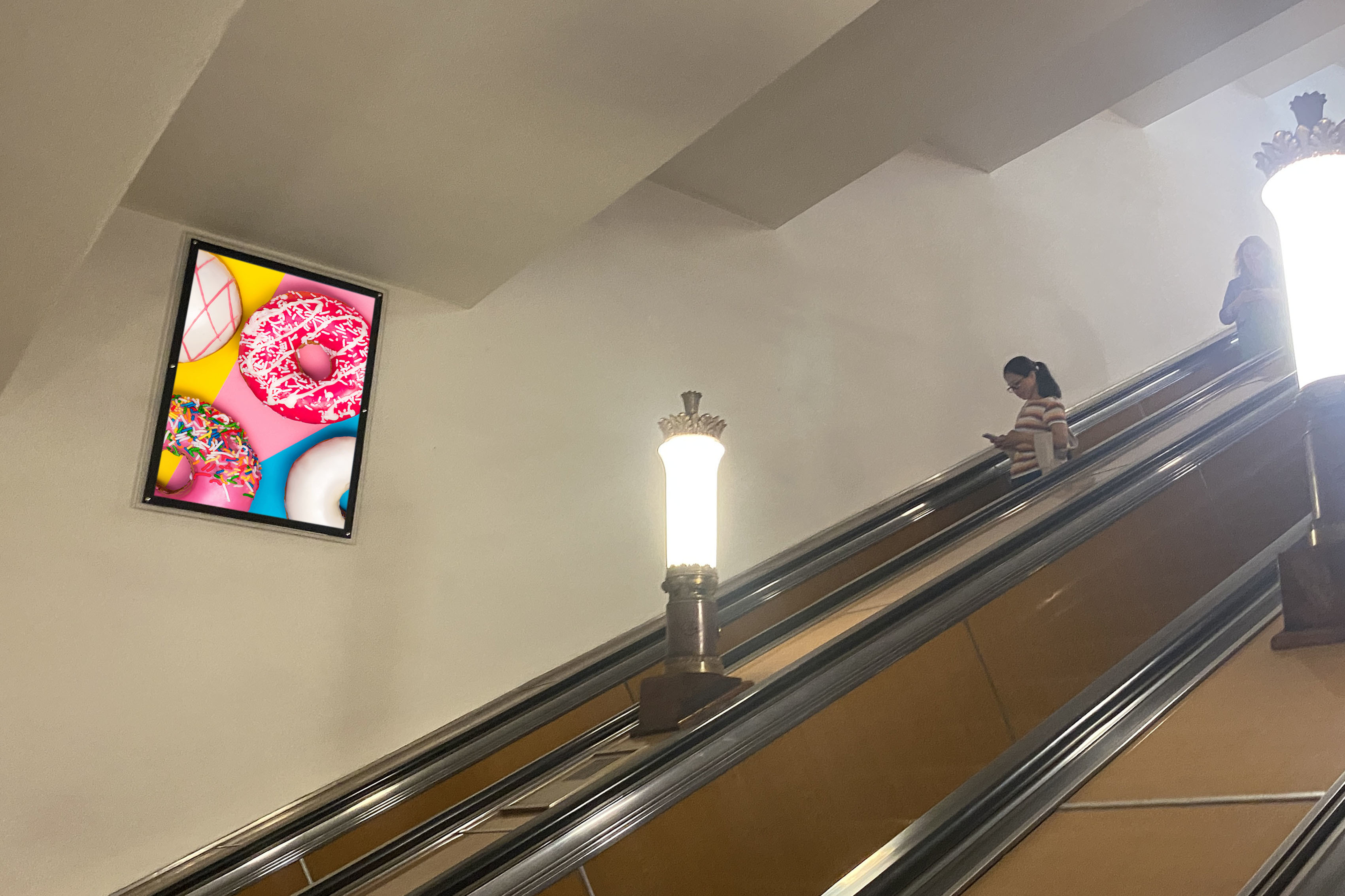 Фотография рекламного носителя, тип: Кристалайт, адрес: Станция метро «Ленинский проспект», линия Калужско-Рижская, Москва, Россия. Сторона/вариант №1001817