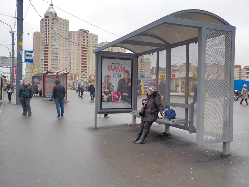 Фотография рекламного носителя, тип: Остановка 1.8x1.2, адрес: Коломяжский пр-т., д.24, поз.2, Санкт-Петербург, Россия. Сторона A №1094413