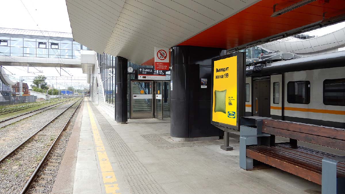 Фотография рекламного носителя, тип: Ситиформат 1.8x1.2, адрес: Нахабино ст., между первой и второй опорой от лестницы, поз.1, Красногорск, Московская область, Россия. Сторона А2 №939722