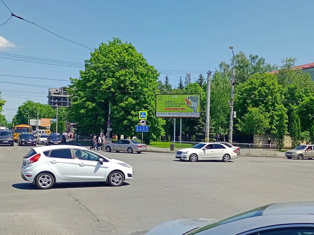 Фотография рекламного носителя, тип: Билборд 3x6, адрес: Доватора пр-т. Х Барбашова ул., поз.2, Владикавказ, Республика Северная Осетия – Алания, Россия. Сторона A1-A3 №462848