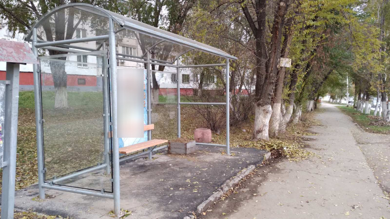 Фотография рекламного носителя, тип: Остановка 1.8x1.2, адрес: Бочарикова ул., д.4, Детская поликлиника № 2, Новокуйбышевск, Самарская область, Россия. Сторона B2 №1081287