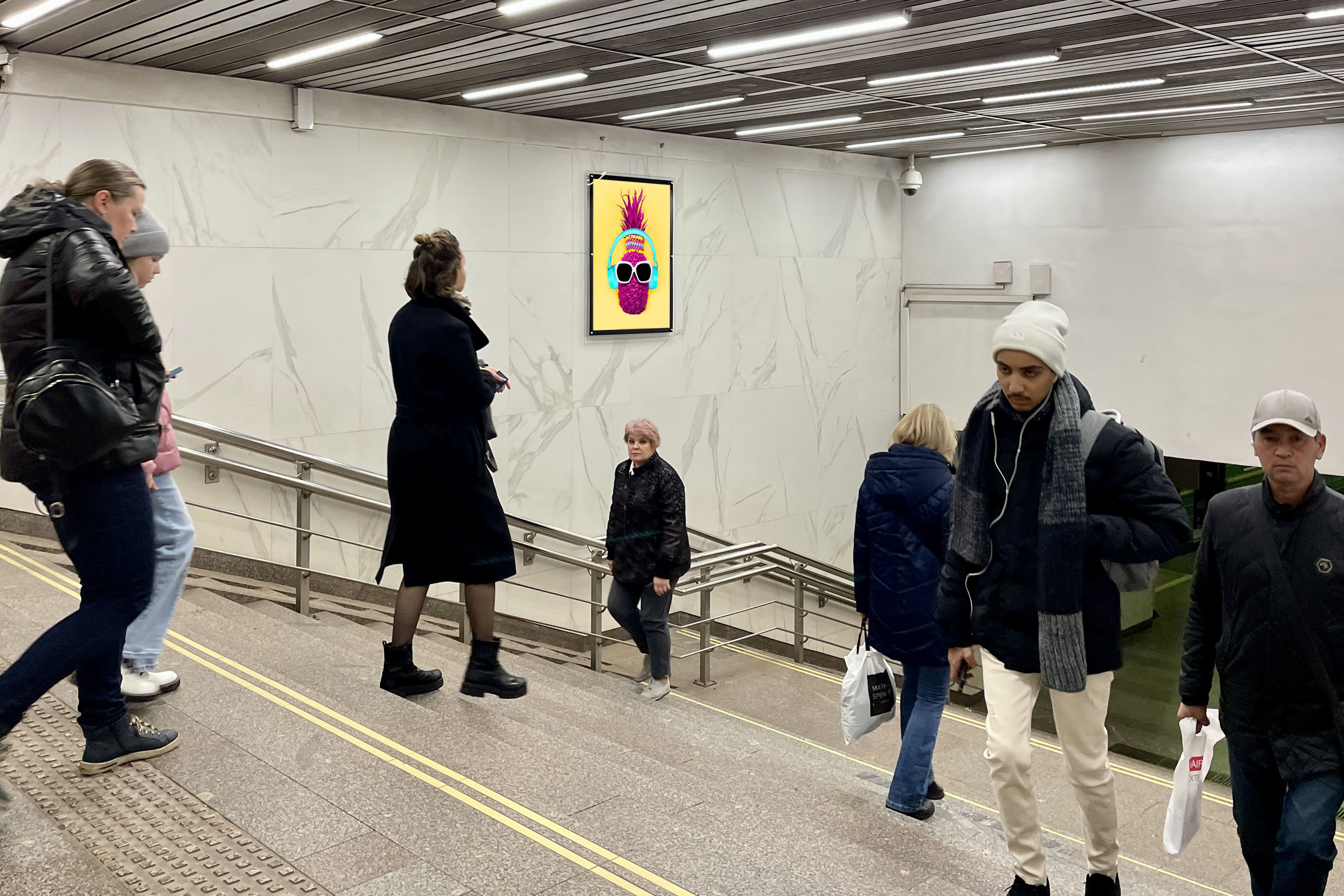 Фотография рекламного носителя, тип: Кристалайт, адрес: Станция метро «Коньково», линия Калужско-Рижская, Москва, Россия. Сторона/вариант №1001815