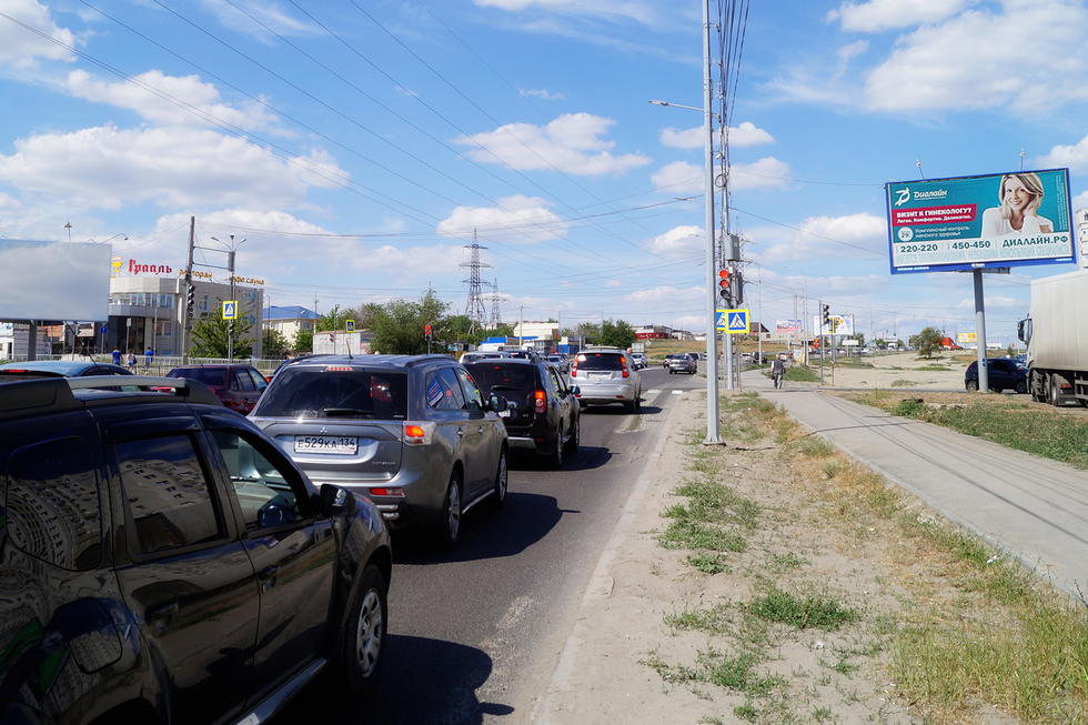 Фотография рекламного носителя, тип: Билборд 3x6, адрес: Лермонтова ул. Х Менделеева ул., Волгоград, Волгоградская область, Россия. Сторона А №337633