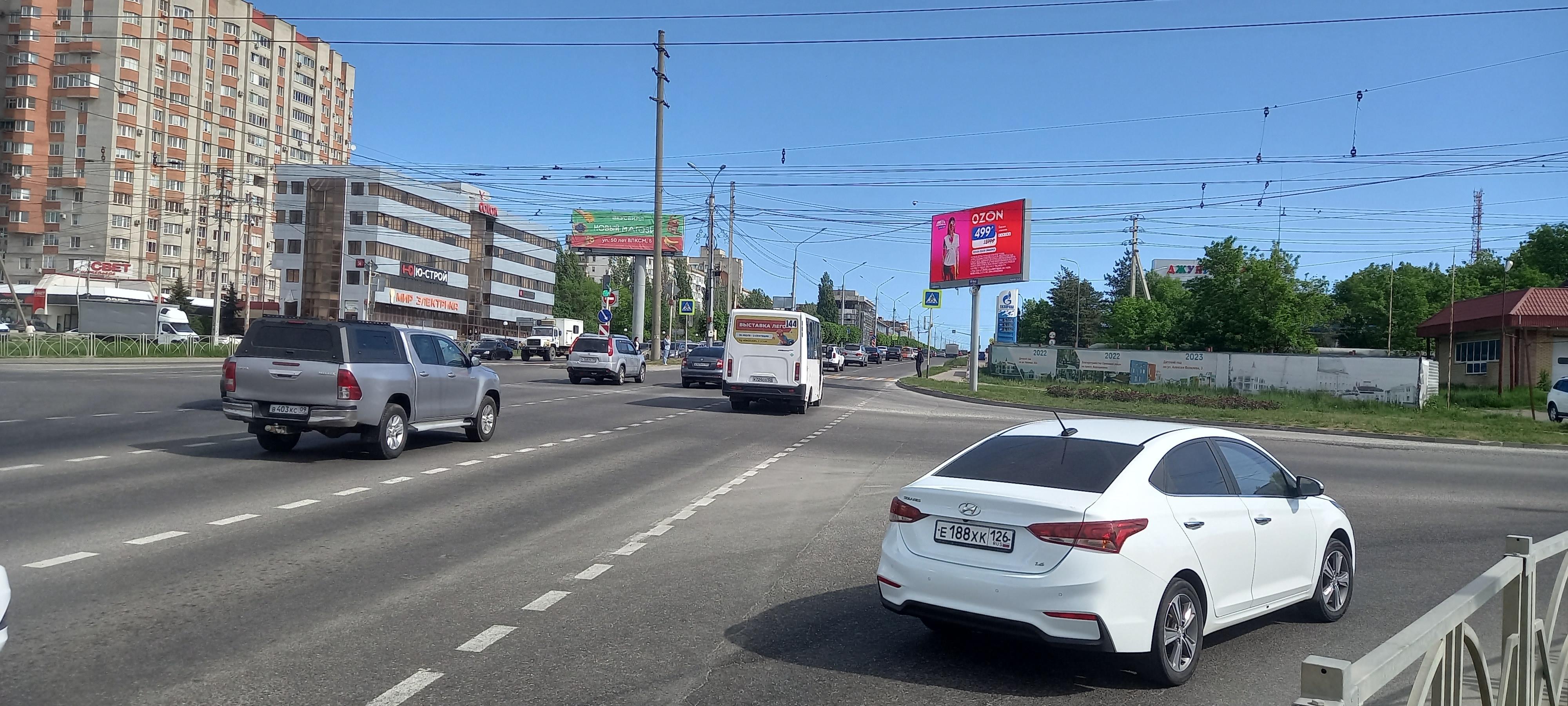 Фотография рекламного носителя, тип: Билборд 3x6, адрес: Доваторцев ул., д.64А Х 45 Параллель ул., Ставрополь, Ставропольский край, Россия. Сторона Ah1-Аh4 №1087851