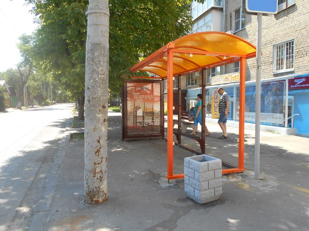 Фотография рекламного носителя, тип: Остановка 1.8x1.2, адрес: 20-я линия ул. Х Шолохова ул., поз.2, Ростов-на-Дону, Ростовская область, Россия. Сторона А №631375
