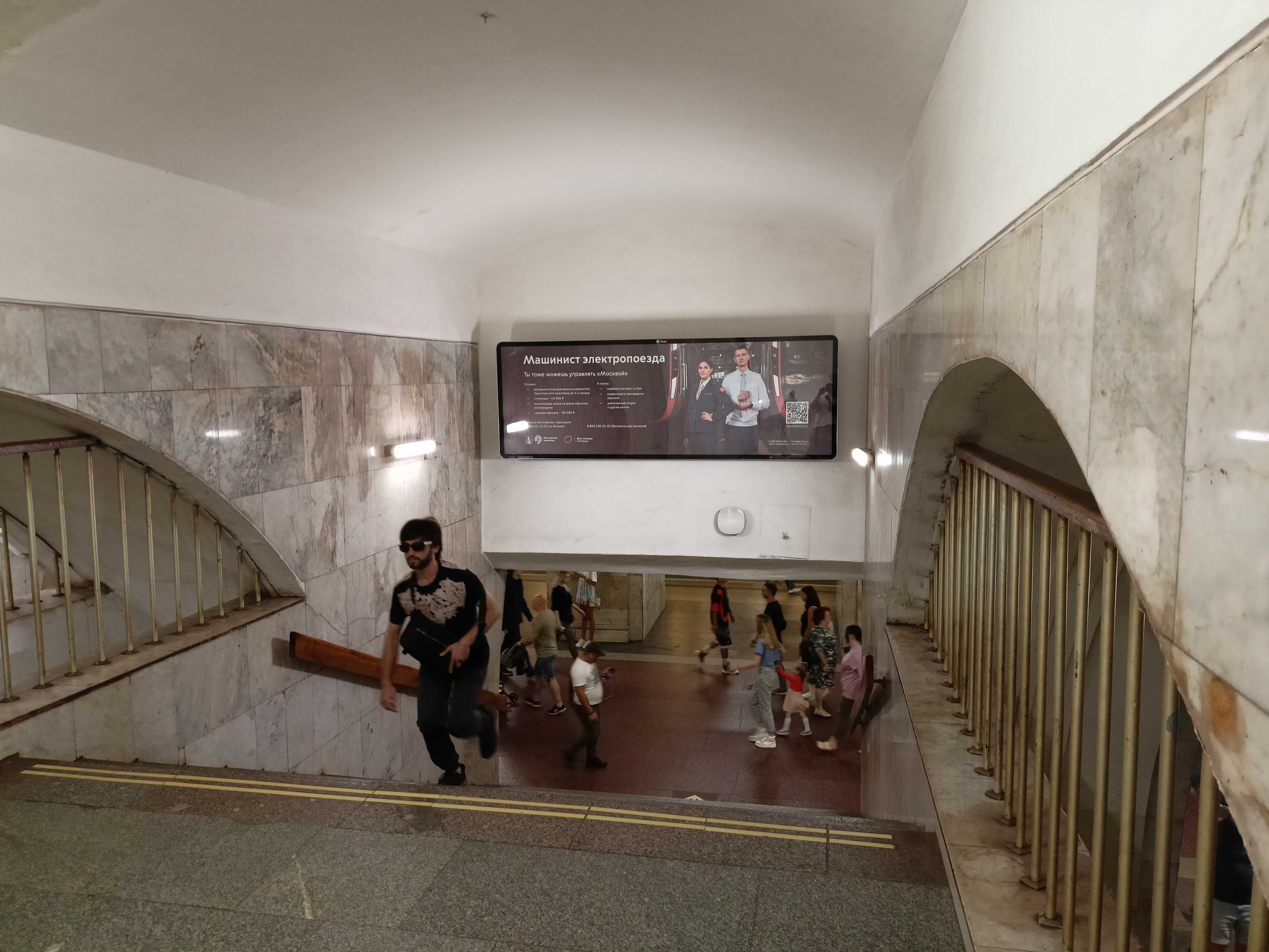 Фотография рекламного носителя, тип: Видеоэкран, адрес: Станция метро «Третьяковская», линия Калужско-Рижская, Москва, Россия. Сторона/вариант А1 №1055779