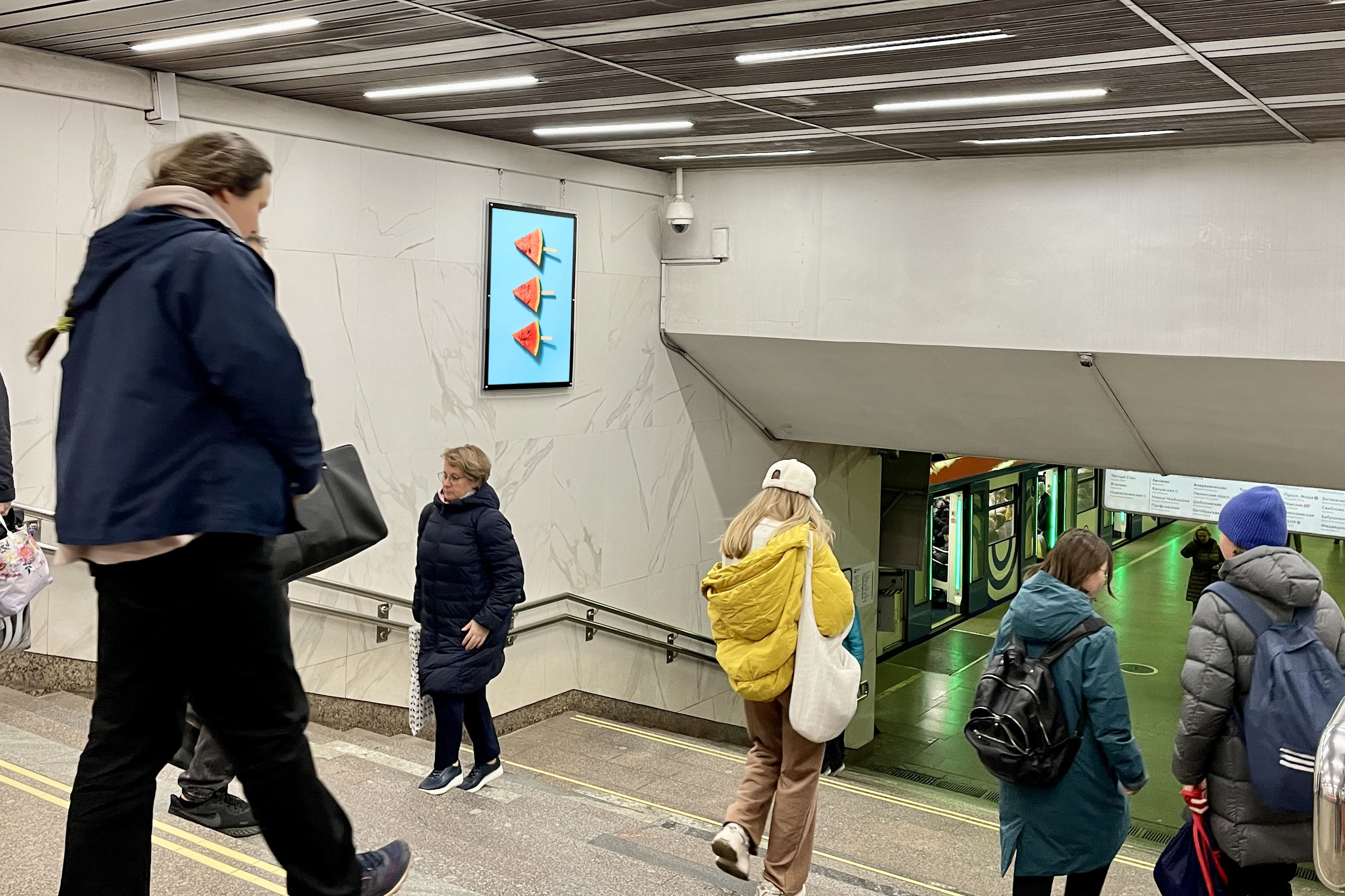 Фотография рекламного носителя, тип: Кристалайт, адрес: Станция метро «Коньково», линия Калужско-Рижская, Москва, Россия. Сторона/вариант №1001814