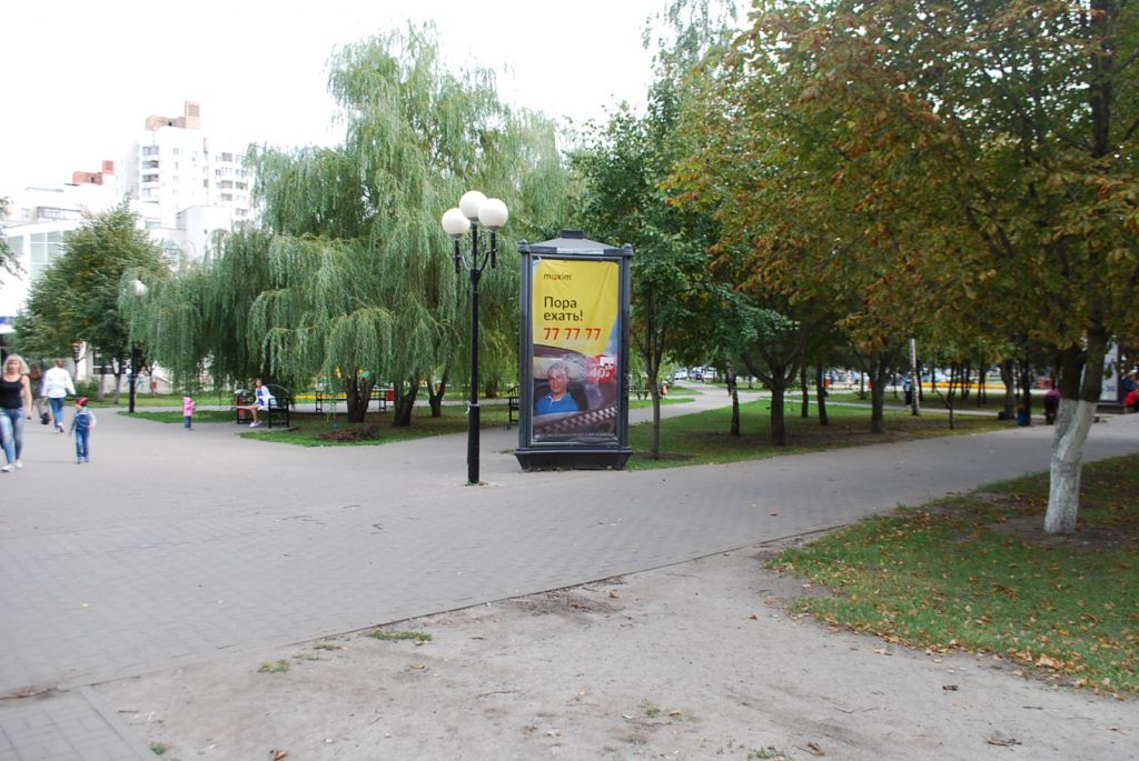 Фотография рекламного носителя, тип: Пиллар 3x1.4, адрес: Ватутина пр-т., к-тр "Русич", Белгород, Белгородская область, Россия. Сторона B №405623