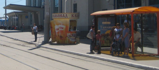 Фотография рекламного носителя, тип: Остановка 1.8x1.2, адрес: ЖД Вокзал, ост. ЖД "Пригородный ЖД вокзал", поз.4, Ростов-на-Дону, Ростовская область, Россия. Сторона А1-А5 №622570