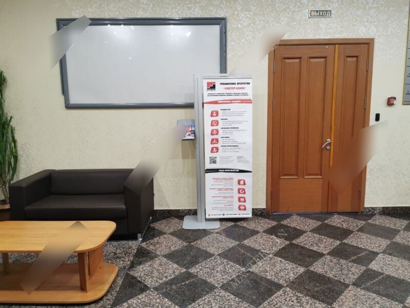 Фотография рекламного носителя, тип: Диспенсер листовок, адрес: Бизнес-центр «Преображенский», 14 линия В.О. ул., д.7, Санкт-Петербург, Россия. Сторона/вариант №656649