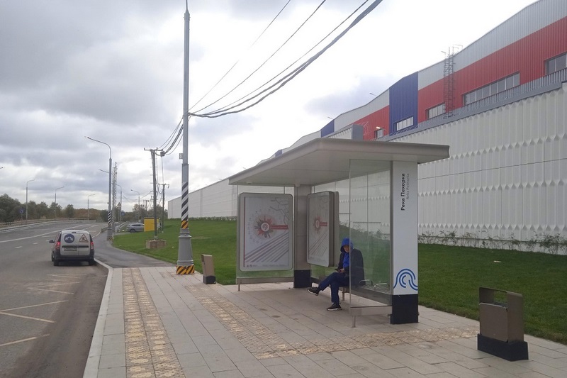 Фотография рекламного носителя, тип: Остановка 1.8x1.2, адрес: Некрасовка пос., Проектируемый пр-зд. № 6656 А, ост. Река "Пехорка", Москва, Россия. Сторона А №1065632