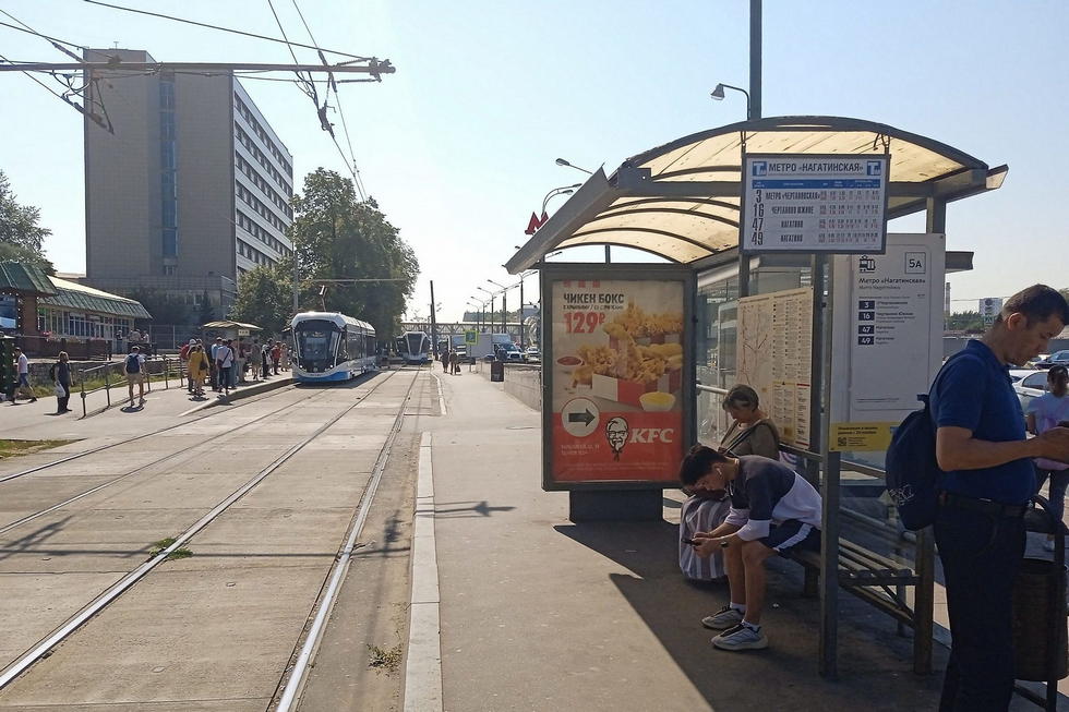 Фотография рекламного носителя, тип: Остановка 1.8x1.2, адрес: Варшавское ш., ост. "метро Нагатинская", Москва, Россия. Сторона А №1022783