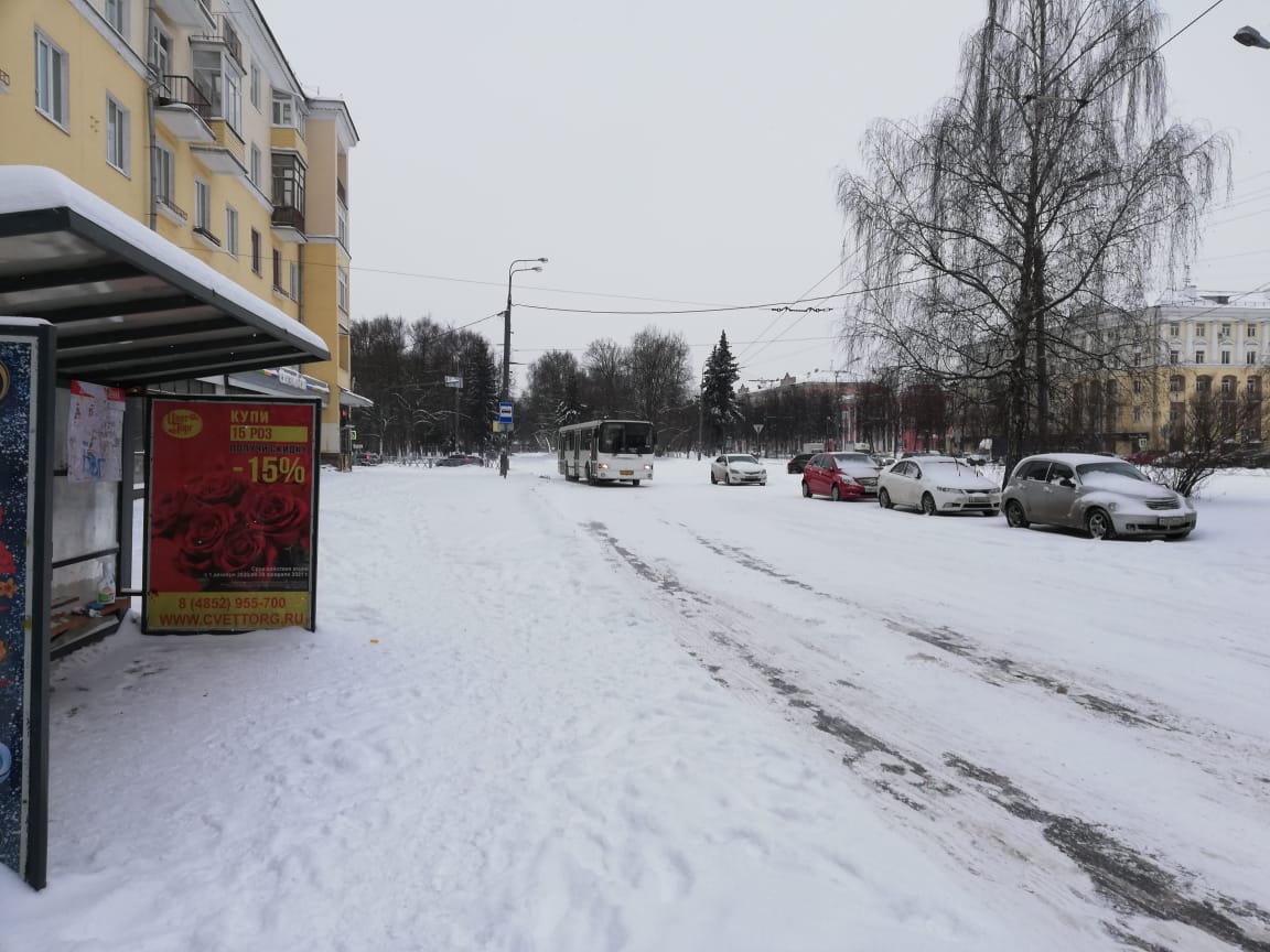 Фотография рекламного носителя, тип: Остановка 1.8x1.2, адрес: Ленина пр-т., ост. Юбилейная пл., Ярославль, Ярославская область, Россия. Сторона Б1 №707786